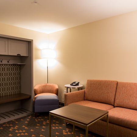 Holiday Inn Hotel & Suites - Mount Pleasant By Ihg Exterior foto